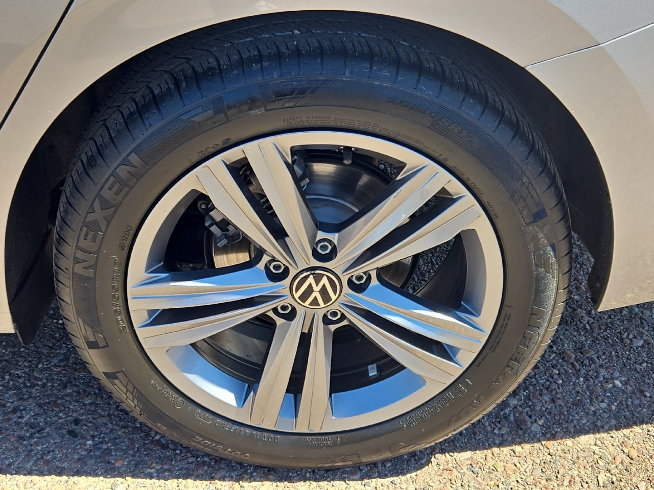 Used 2024 Volkswagen Jetta SE FWD image 32