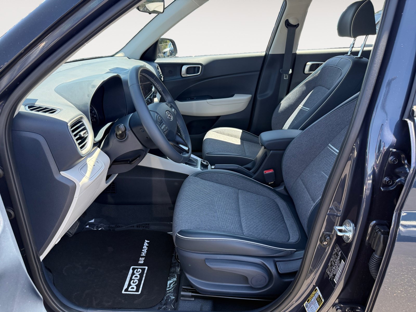 Certified 2021 Hyundai Venue FWD image 10
