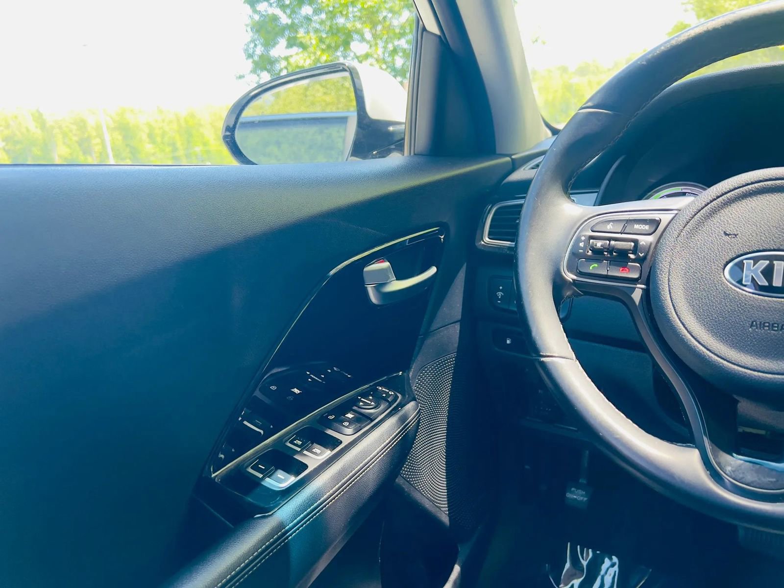 Used 2017 Kia Niro FWD image 19