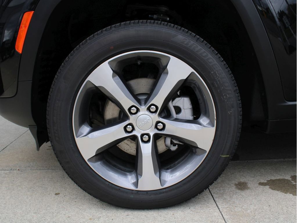 New 2025 Jeep Grand Cherokee Limited w/ Trailer Tow Package image 35