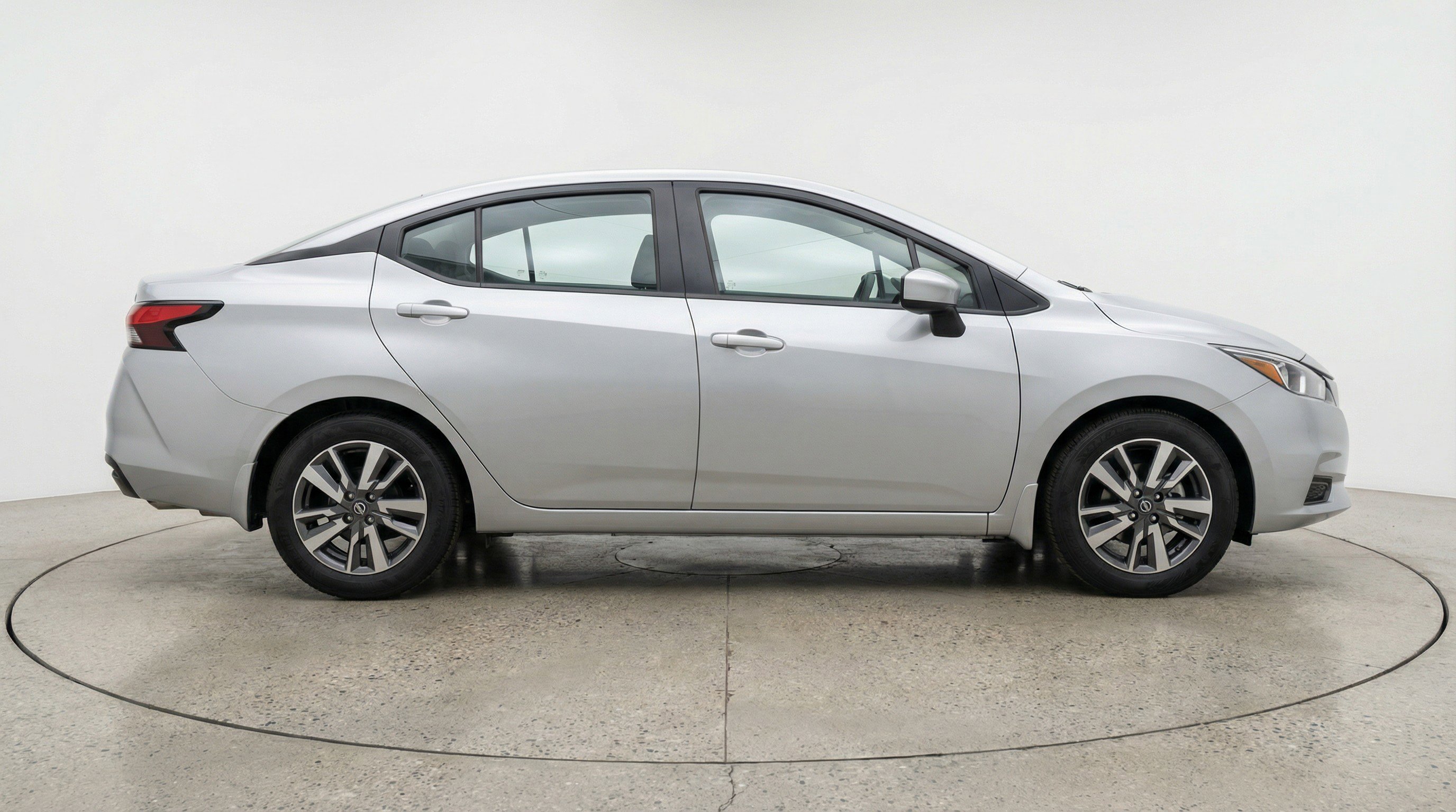 Used 2025 Nissan Versa SV FWD image 11