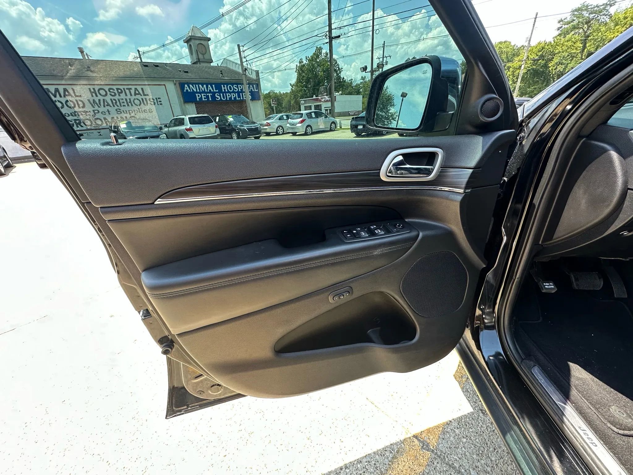 Used 2019 Jeep Grand Cherokee Limited w/ Luxury Group II image 14