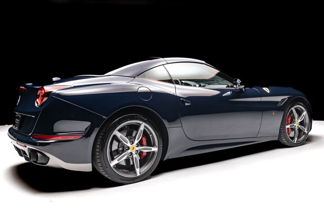 Used 2016 Ferrari California T RWD image 39