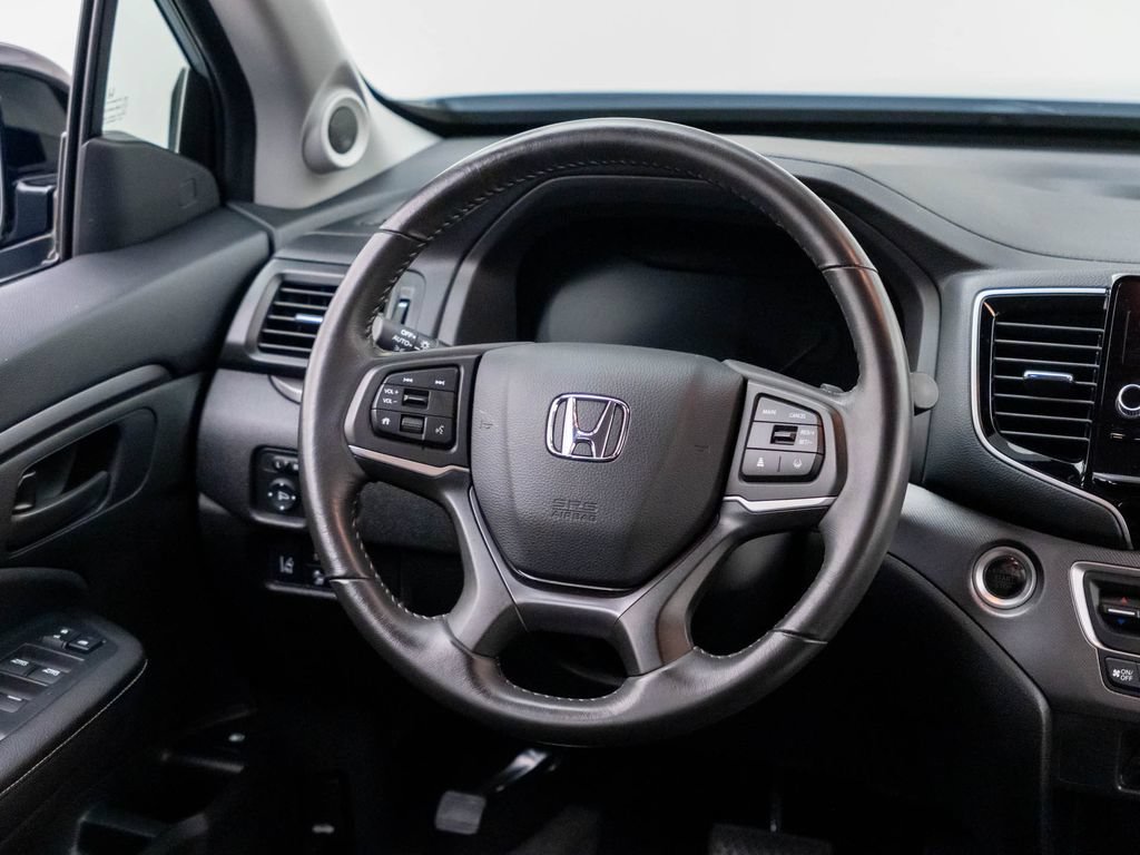 Used 2025 Honda Ridgeline Sport image 12