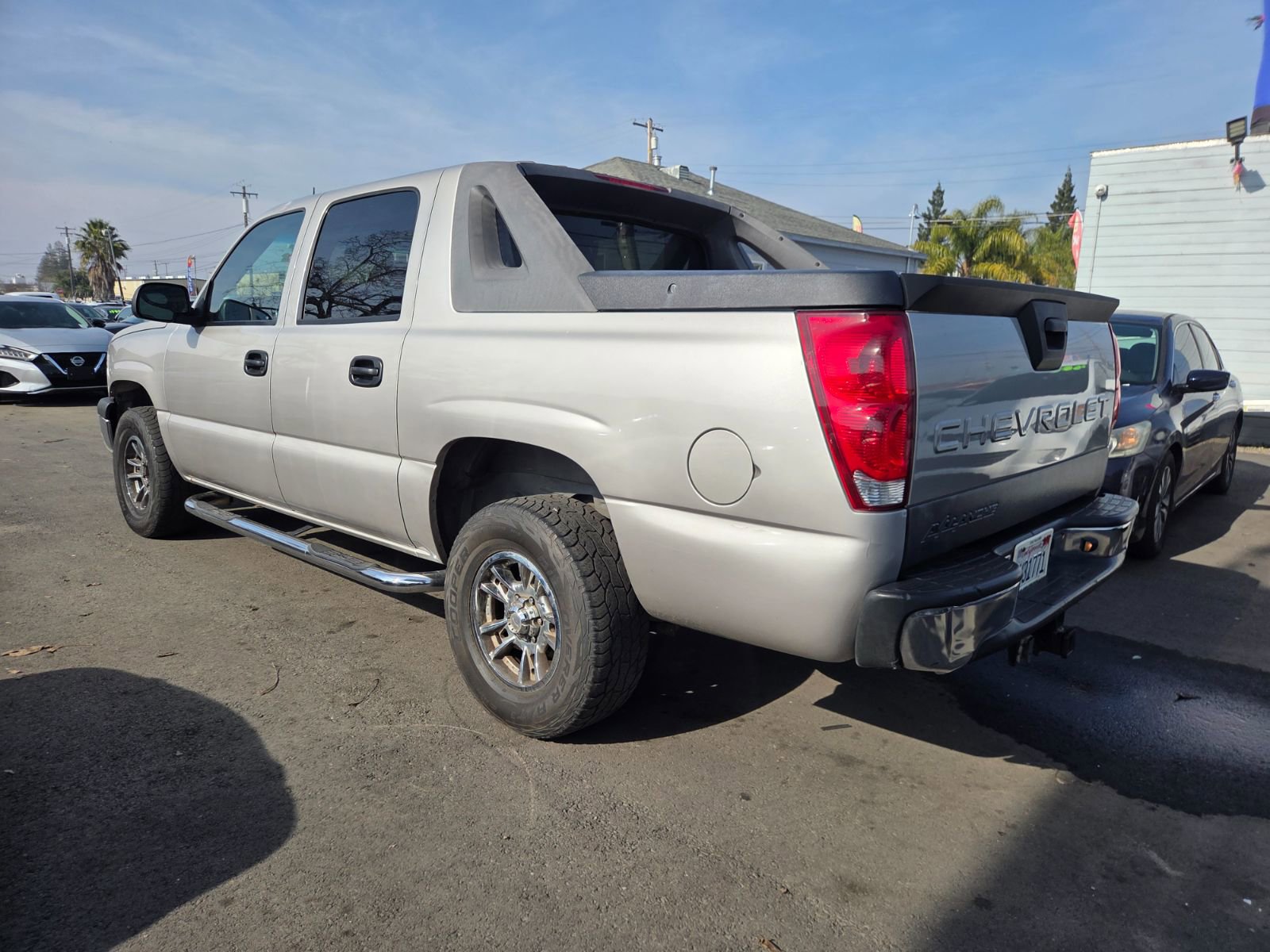 Used 2005 Chevrolet Avalanche LS w/ Onstar Plus Package image 2
