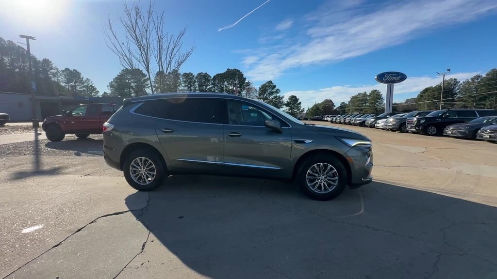 Used 2023 Buick Enclave Essence image 7