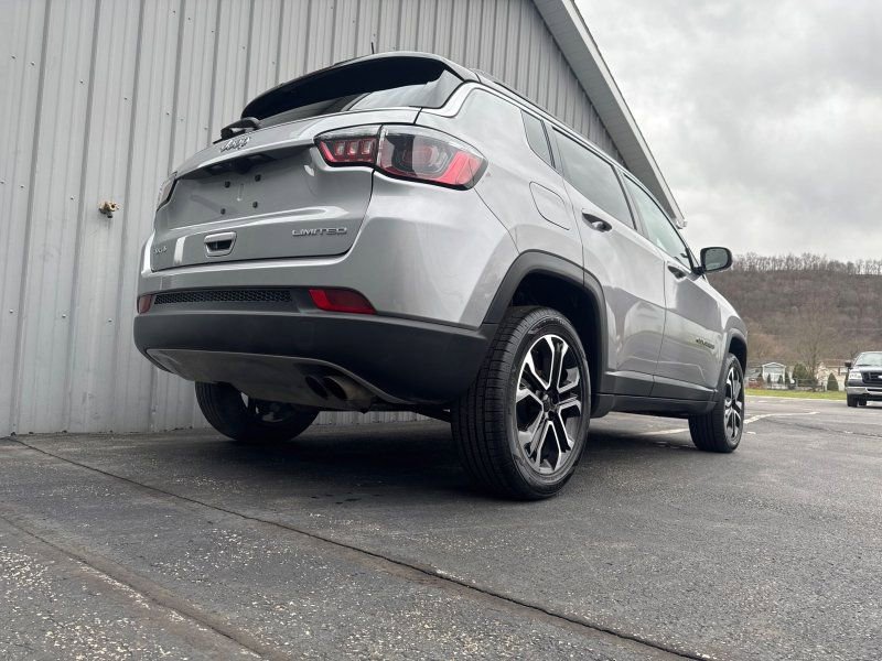 Used 2022 Jeep Compass Limited image 8