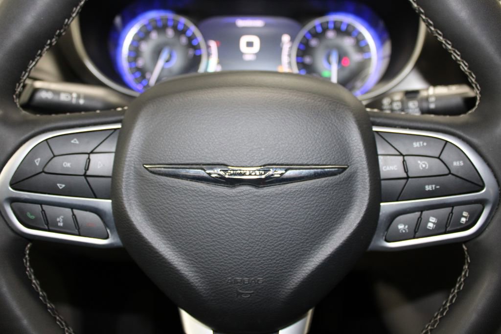Used 2024 Chrysler Pacifica Touring-L FWD image 36