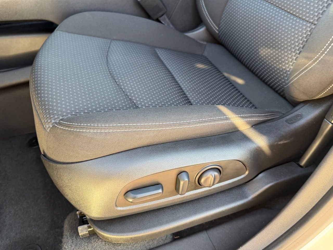Used 2022 GMC Terrain SLE w/ Driver Convenience Package FWD image 31