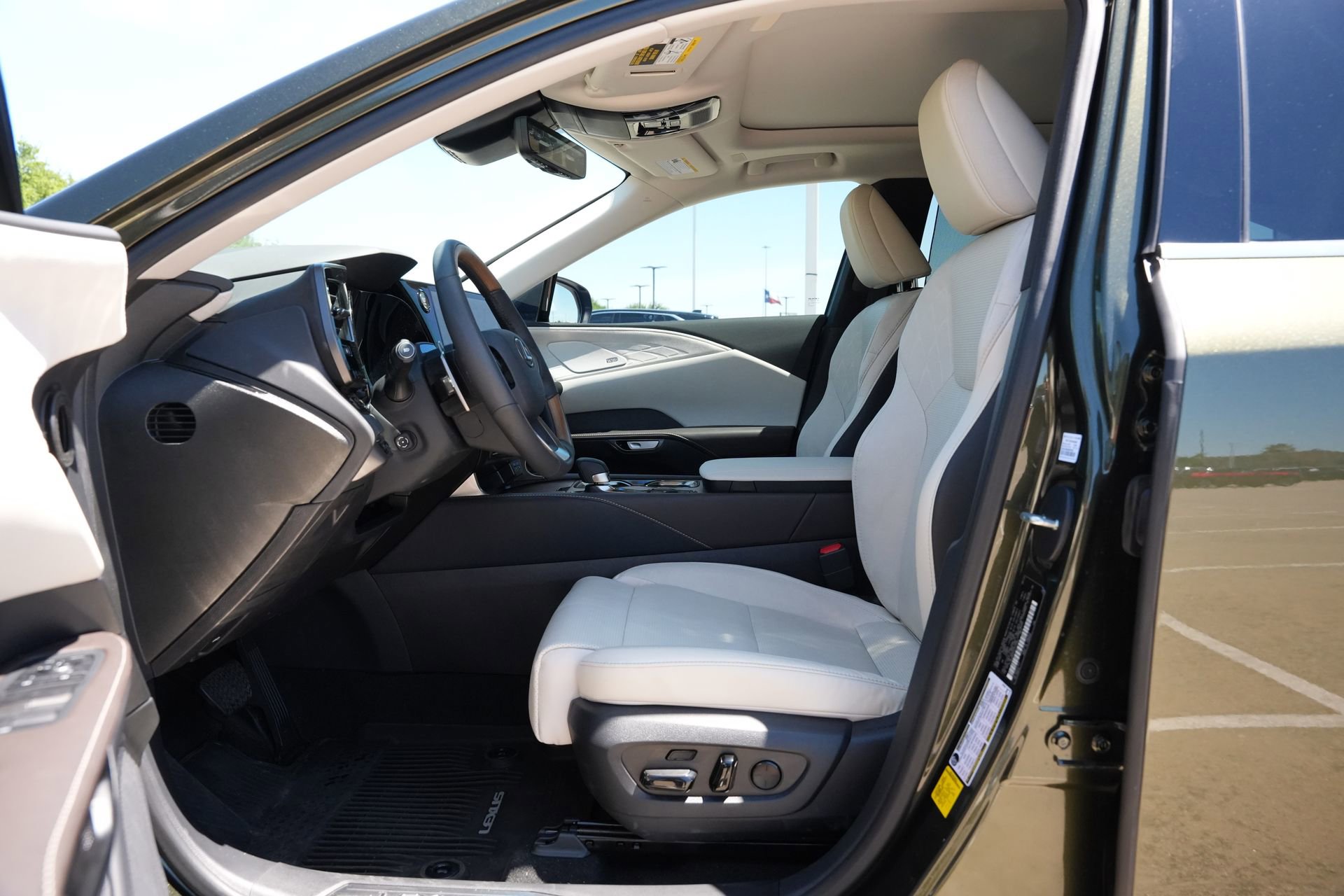 Used 2025 Lexus RX 350 AWD w/ Convenience Package image 18