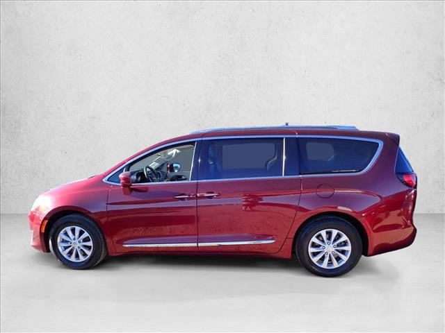 Used 2018 Chrysler Pacifica Touring-L FWD image 2