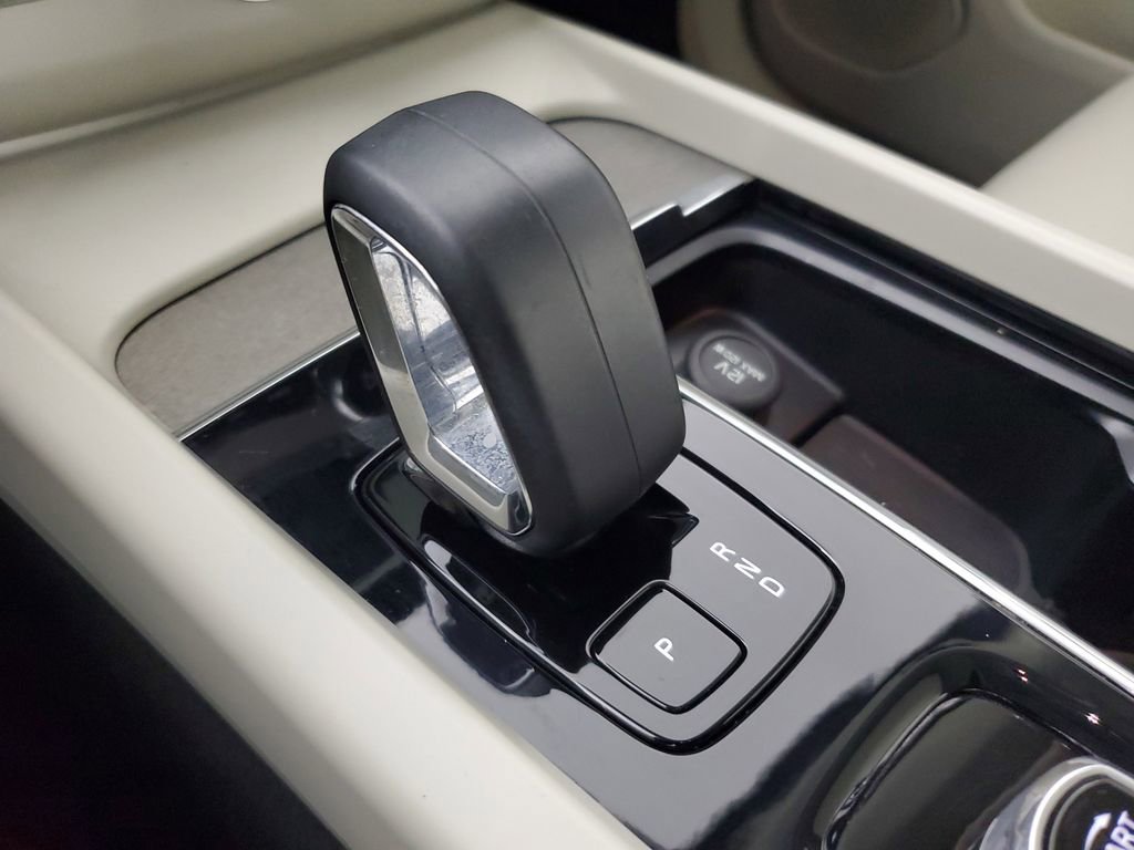 Certified 2023 Volvo XC60 B5 Plus w/ Protection Package Premier AWD/4WD image 32