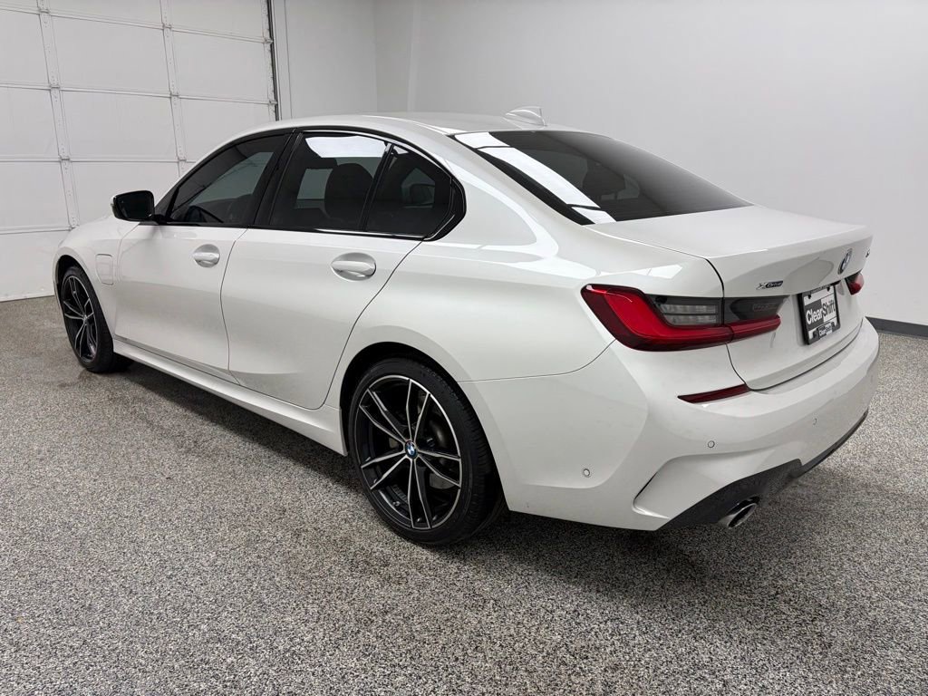 Used 2021 BMW 330e xDrive w/ Executive Package image 5
