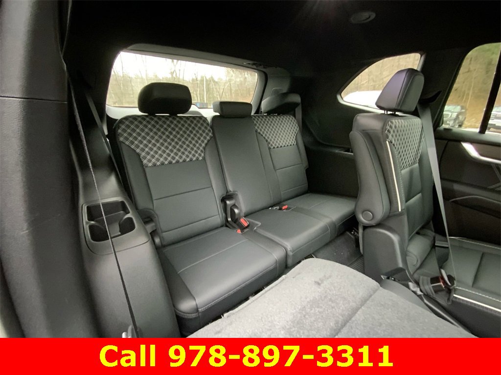 New 2025 GMC Acadia Denali w/ LPO, Floor Liner Package image 30
