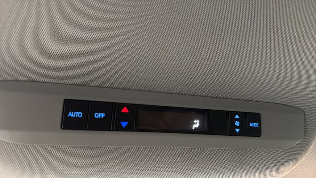 Used 2024 Toyota Sienna LE AWD/4WD image 20
