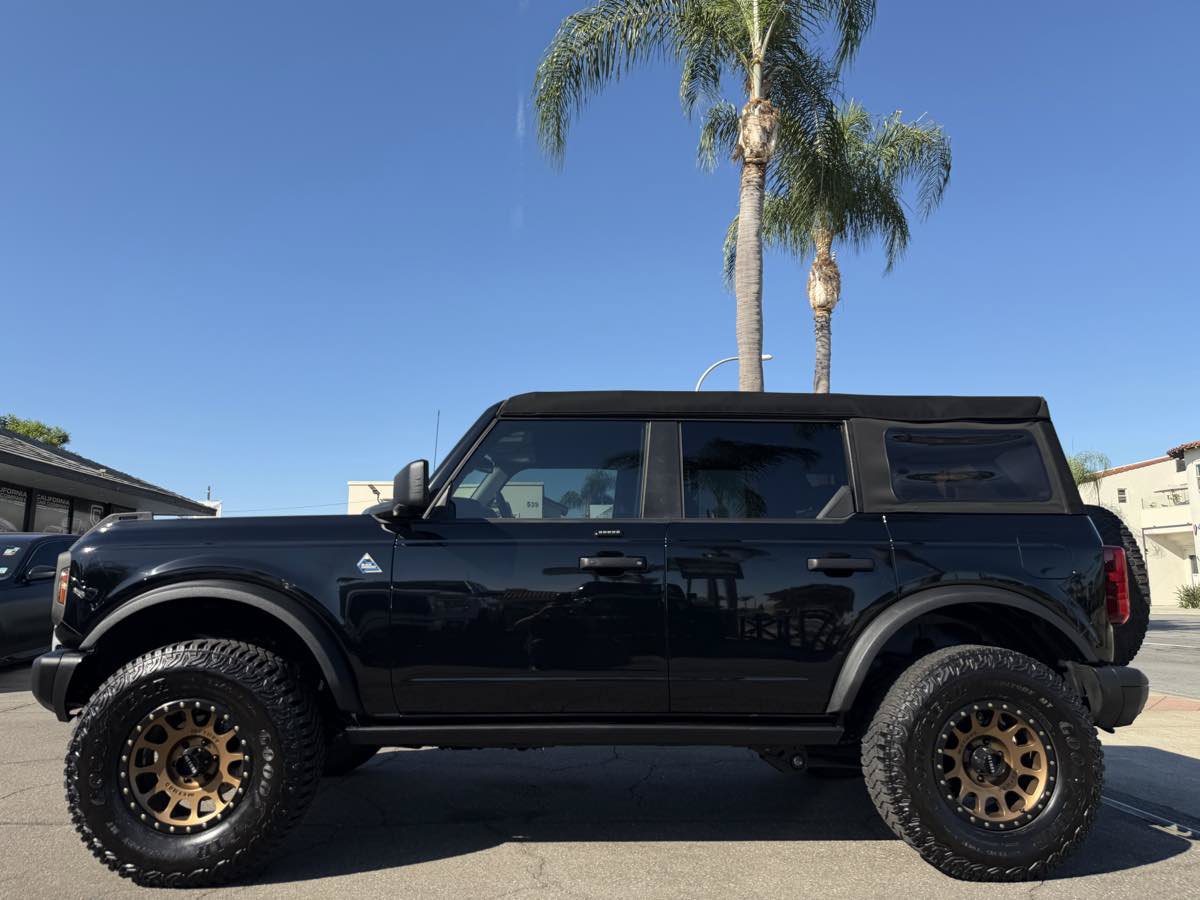 Used 2023 Ford Bronco Black Diamond AWD/4WD image 2