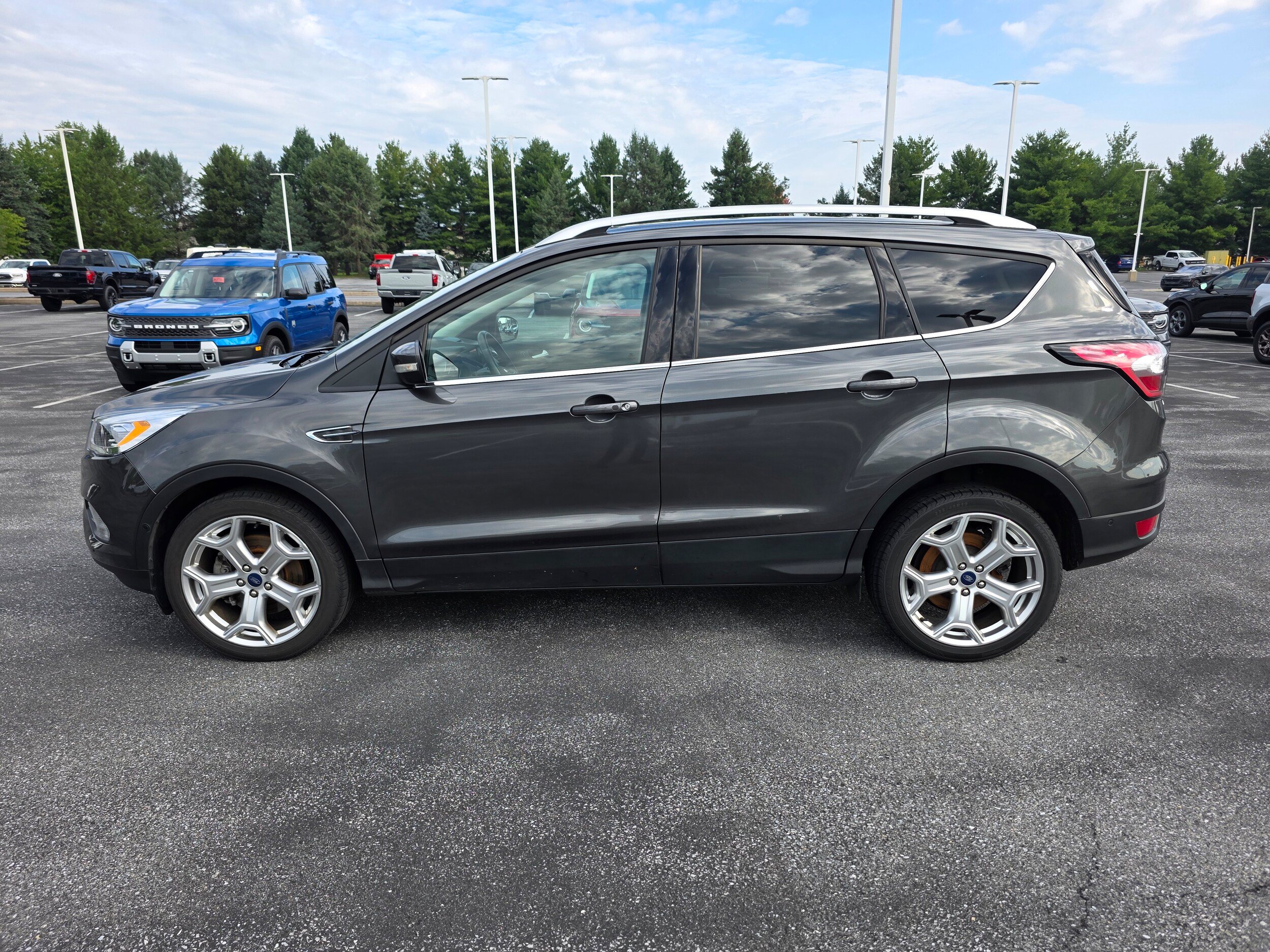 Used 2018 Ford Escape Titanium w/ Ford Safe & Smart Package AWD/4WD image 2