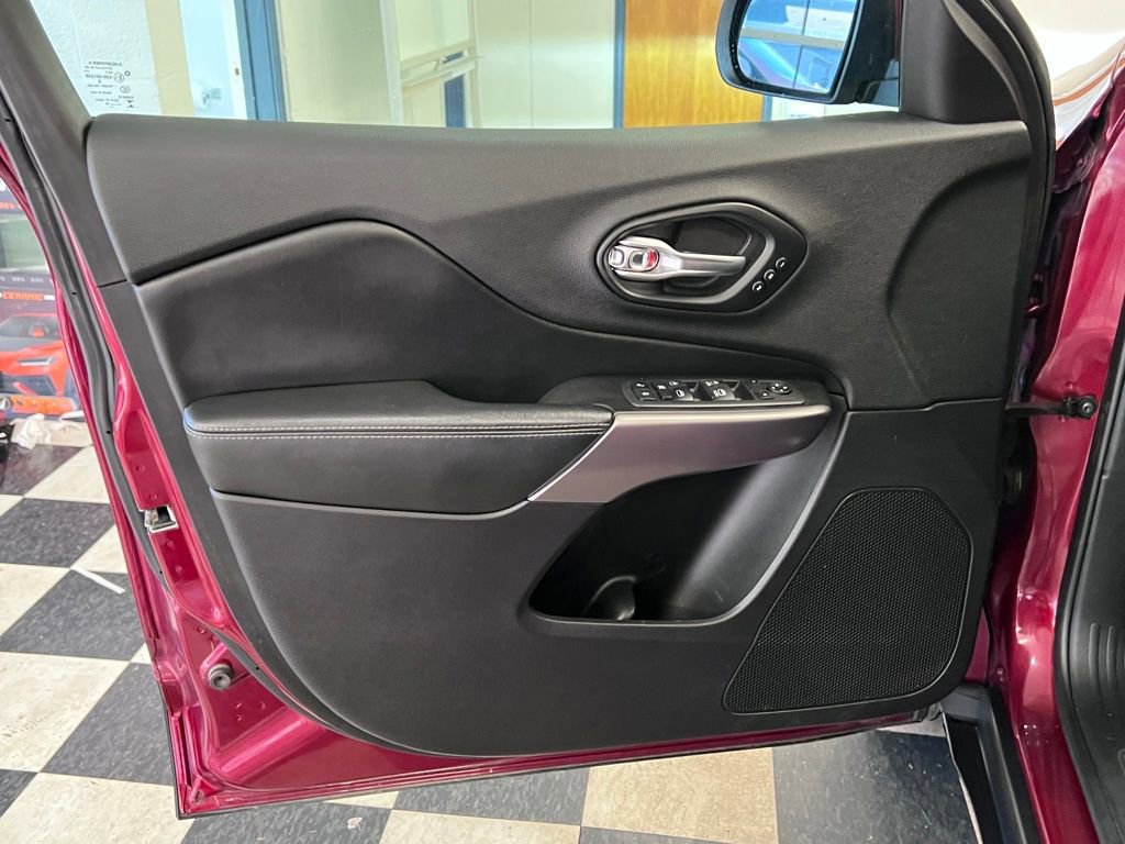 Used 2019 Jeep Cherokee Limited image 38