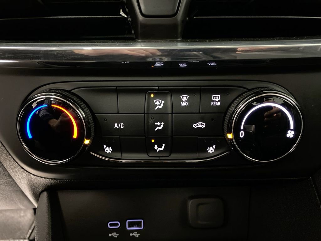 Certified 2025 Buick Encore GX Preferred w/ Comfort Package image 18