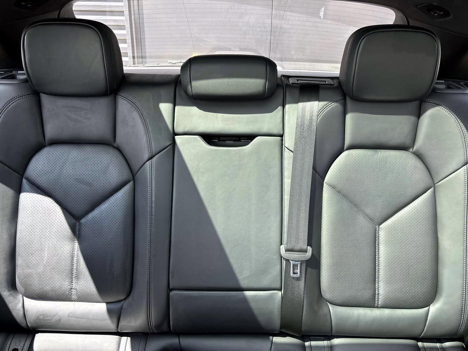 Used 2025 Porsche Macan image 37