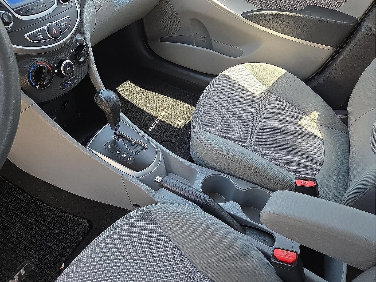 Used 2013 Hyundai Accent GLS FWD image 10