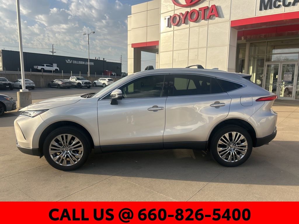 Used 2022 Toyota Venza Limited image 18
