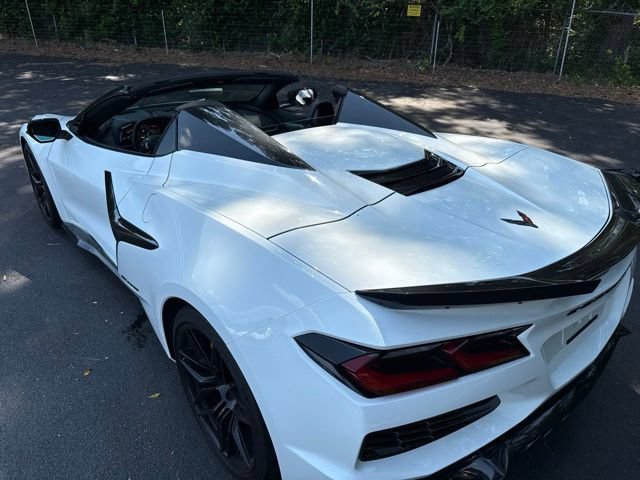 Used 2024 Chevrolet Corvette Z06 RWD image 30