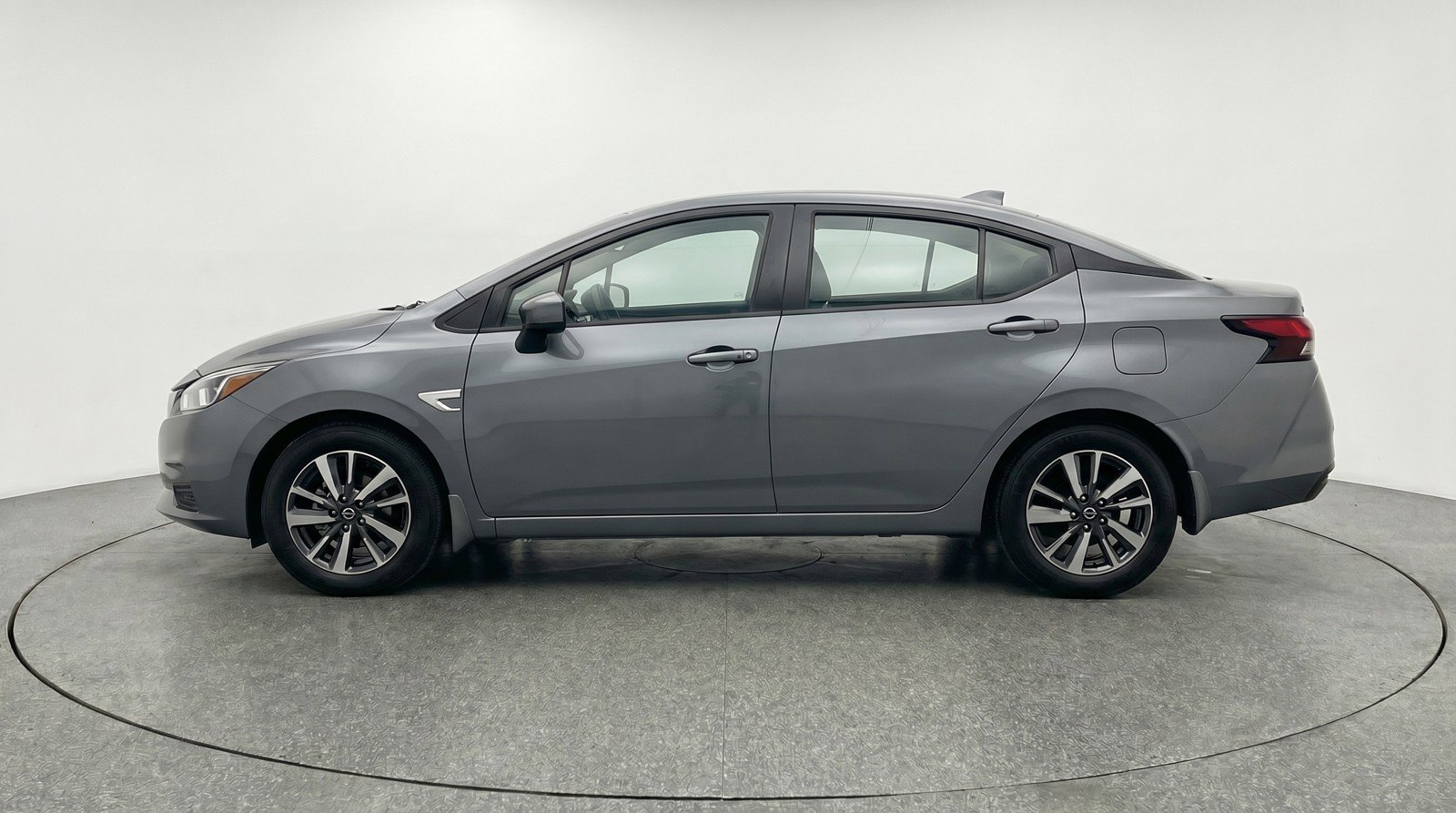 Used 2025 Nissan Versa SV FWD image 5