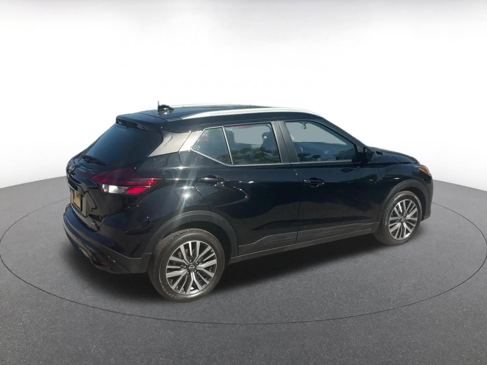 Used 2024 Nissan Kicks SV FWD image 15