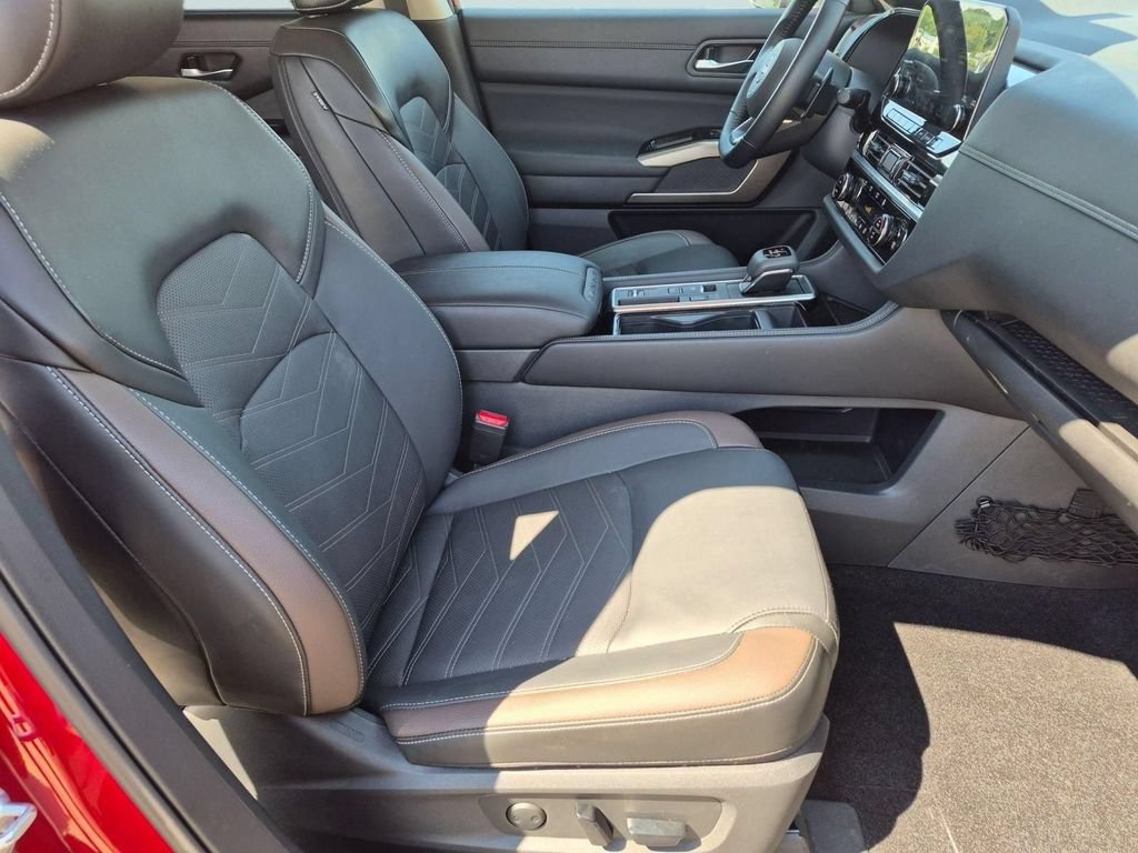 Used 2025 Nissan Pathfinder Platinum w/ Cargo Package FWD image 29