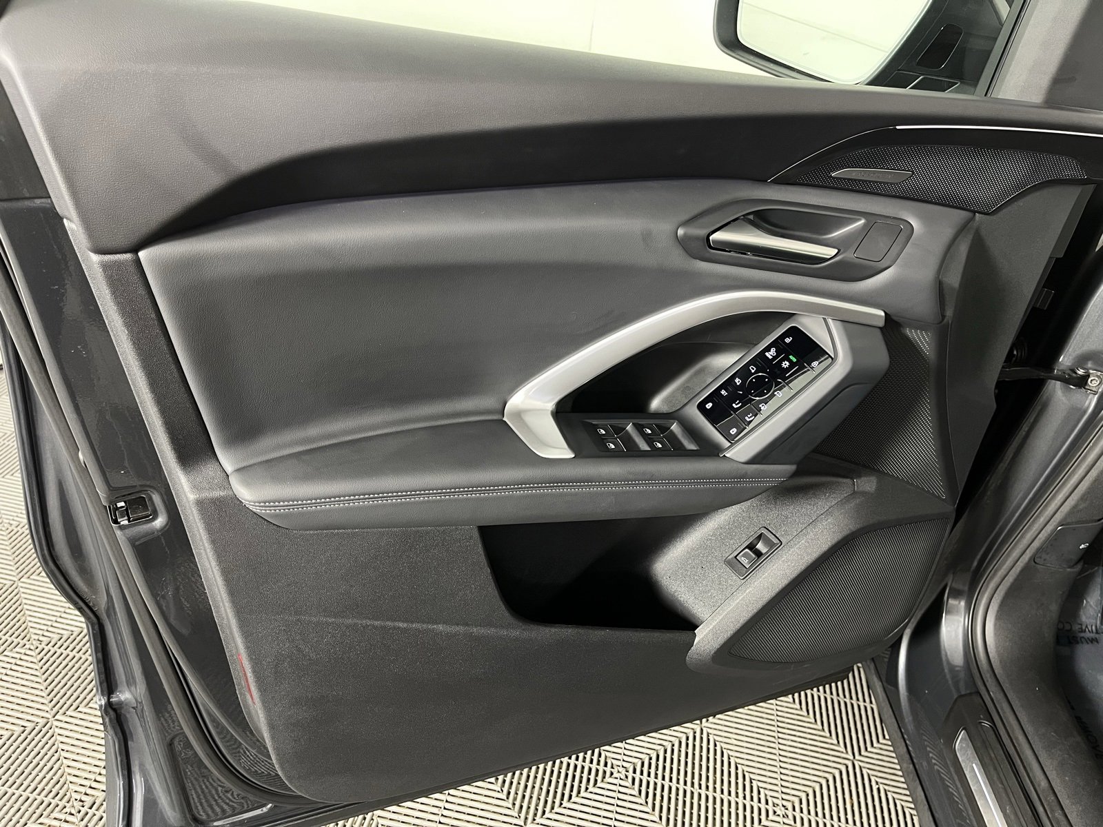 Certified 2025 Audi Q5 2.0T Premium Plus w/ Premium Plus image 14