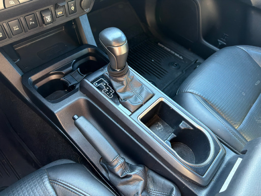 Used 2020 Toyota Tacoma TRD Off-Road w/ TRD Premium Off Road Package AWD/4WD image 34