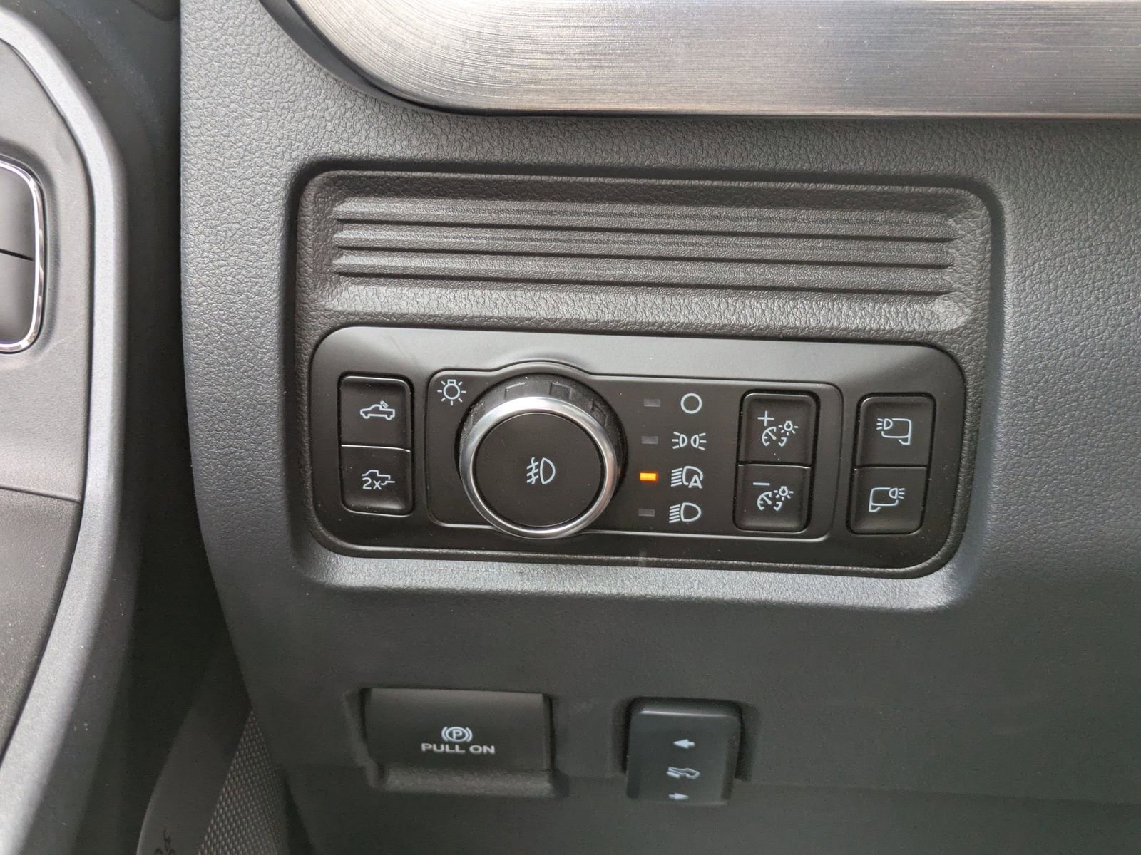 New 2025 Ford F250 Lariat w/ Black Appearance Package image 28