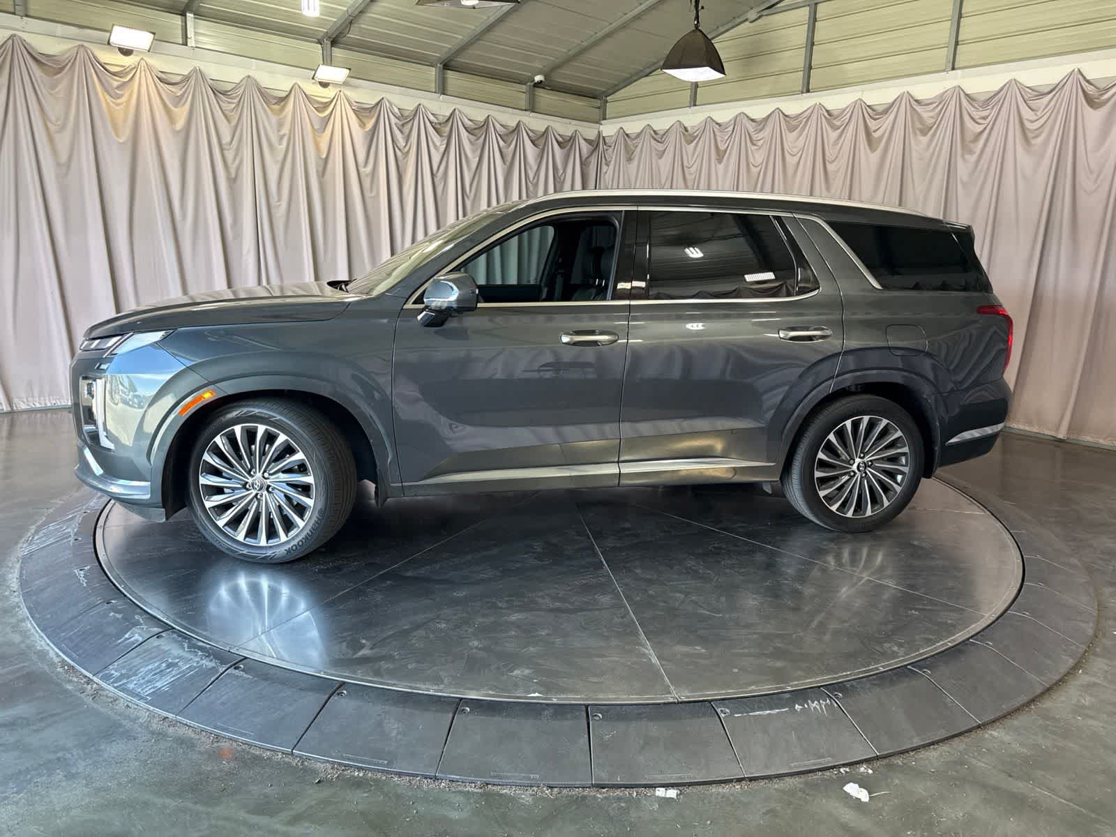 Used 2023 Hyundai Palisade Calligraphy w/ Winter Package AWD/4WD image 8