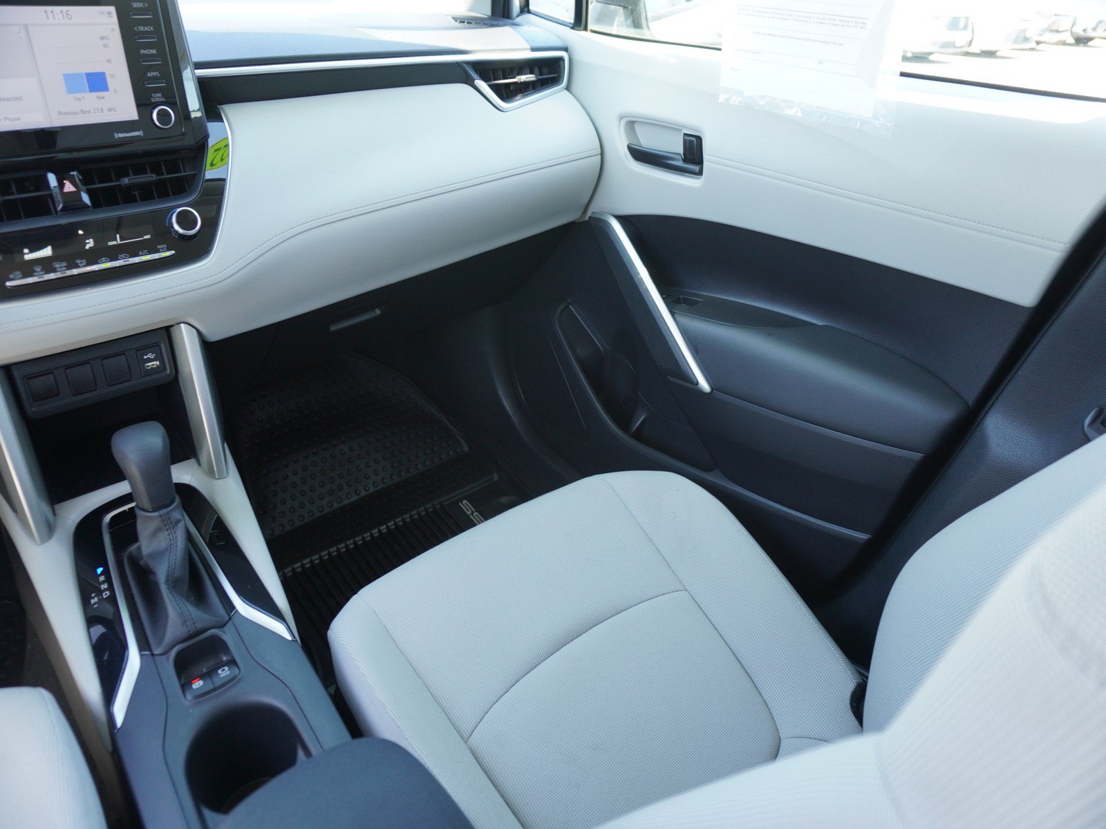Used 2022 Toyota Corolla Cross L AWD/4WD image 15