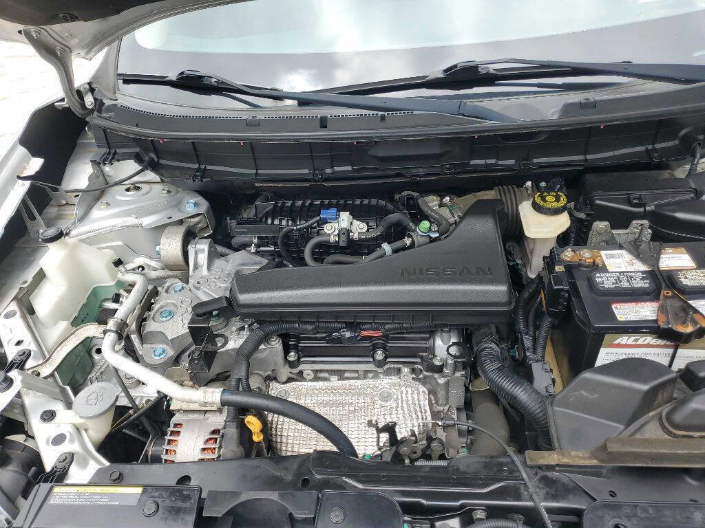 Used 2015 Nissan Rogue S AWD/4WD image 10