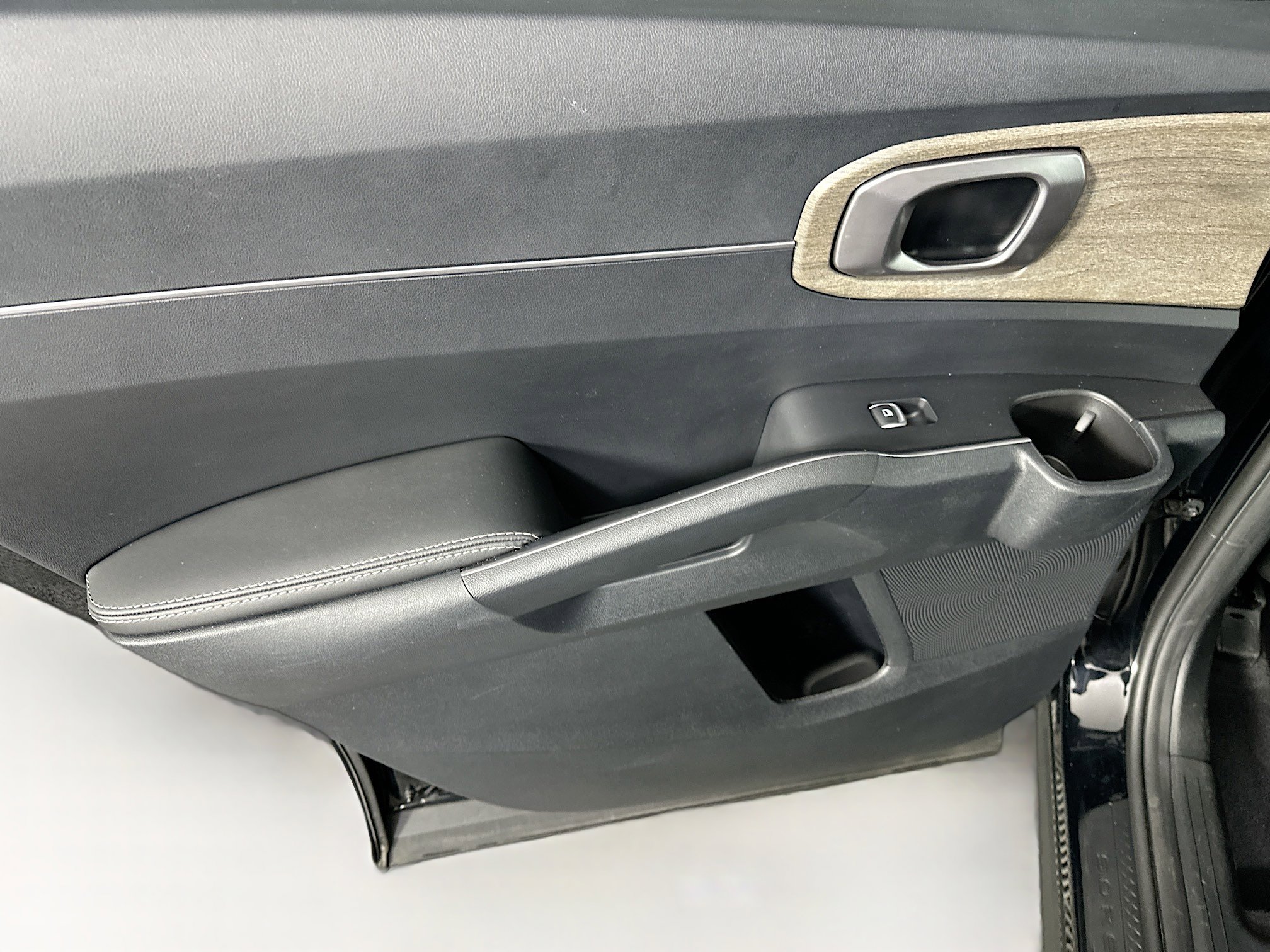 Used 2023 Kia Sorento EX image 26