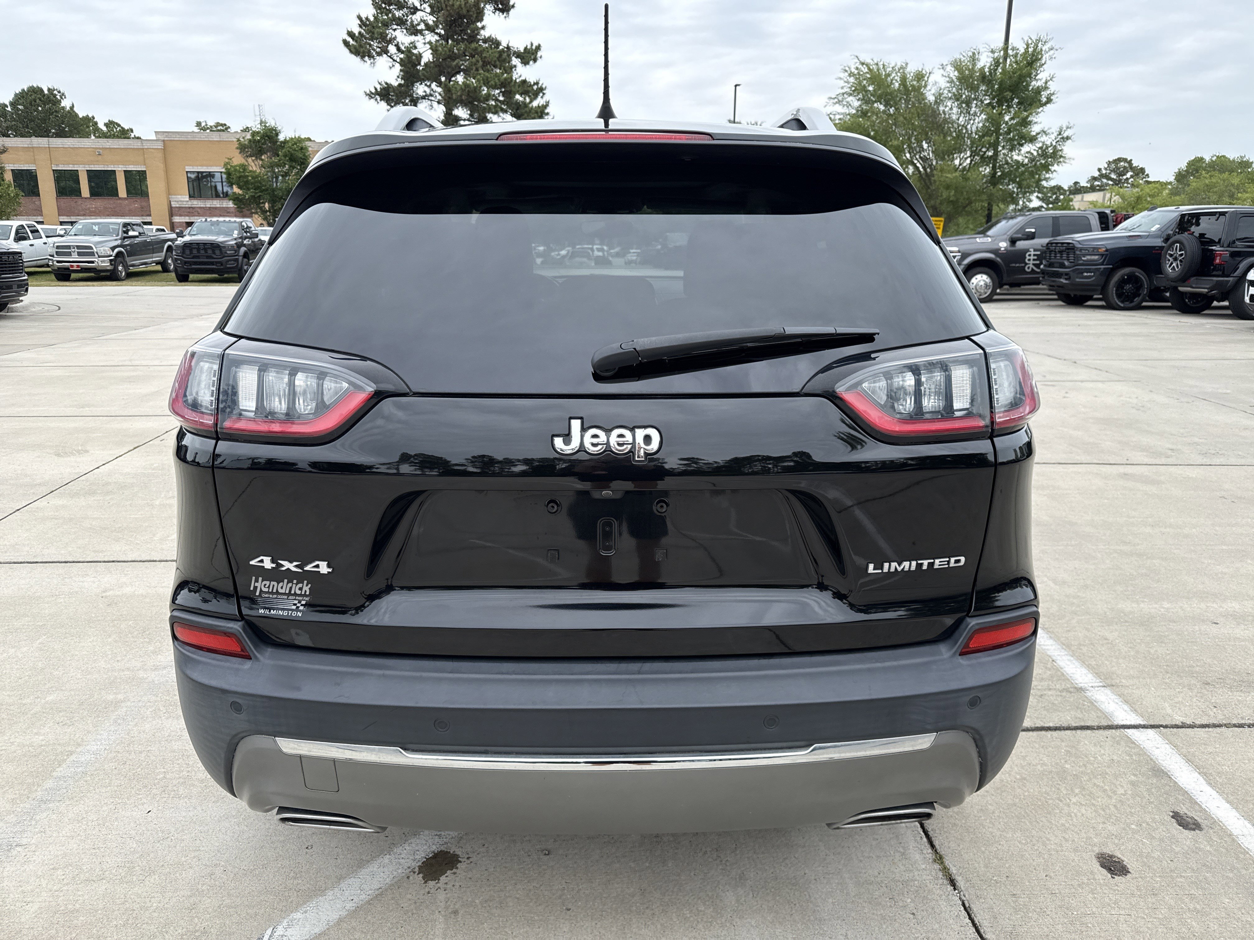 Used 2019 Jeep Cherokee Limited AWD/4WD image 9