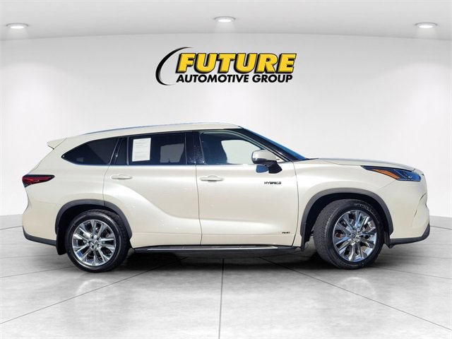 Used 2021 Toyota Highlander Limited image 3