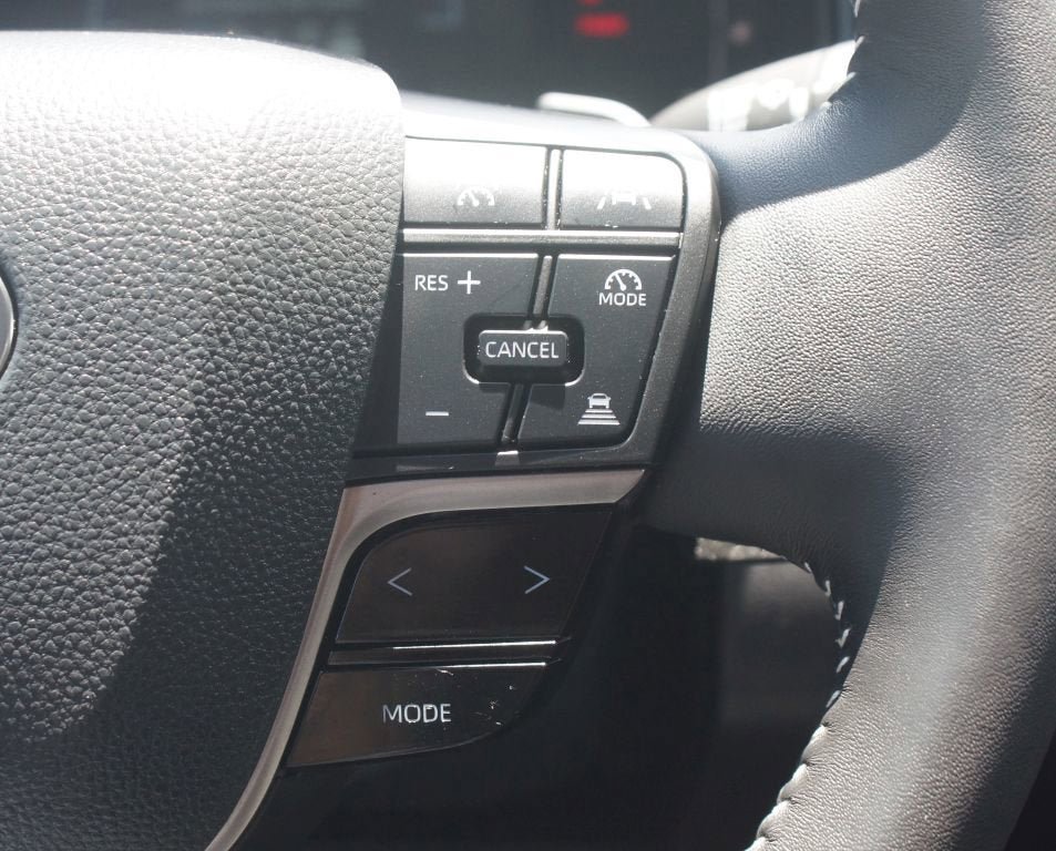 Used 2025 Toyota Camry SE FWD image 9