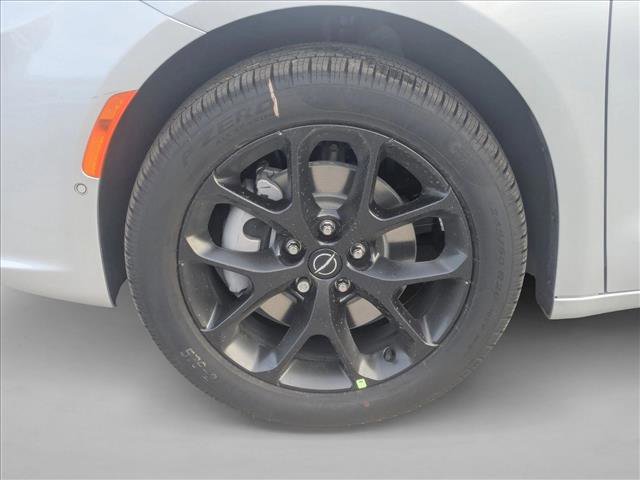 New 2026 Chrysler Pacifica Limited w/ S Appearance Package image 10