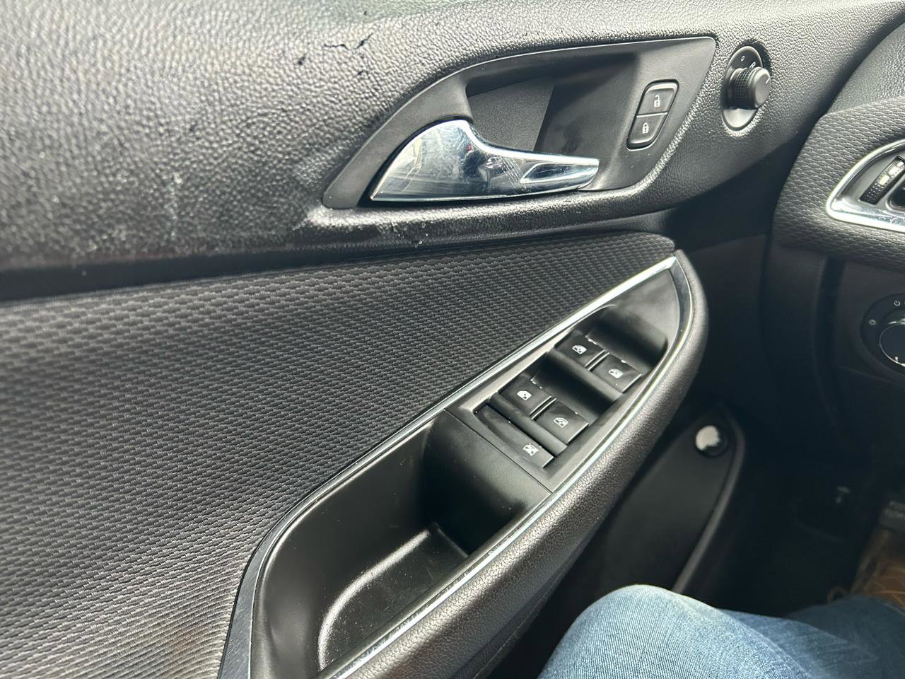 Used 2018 Chevrolet Cruze LS image 25