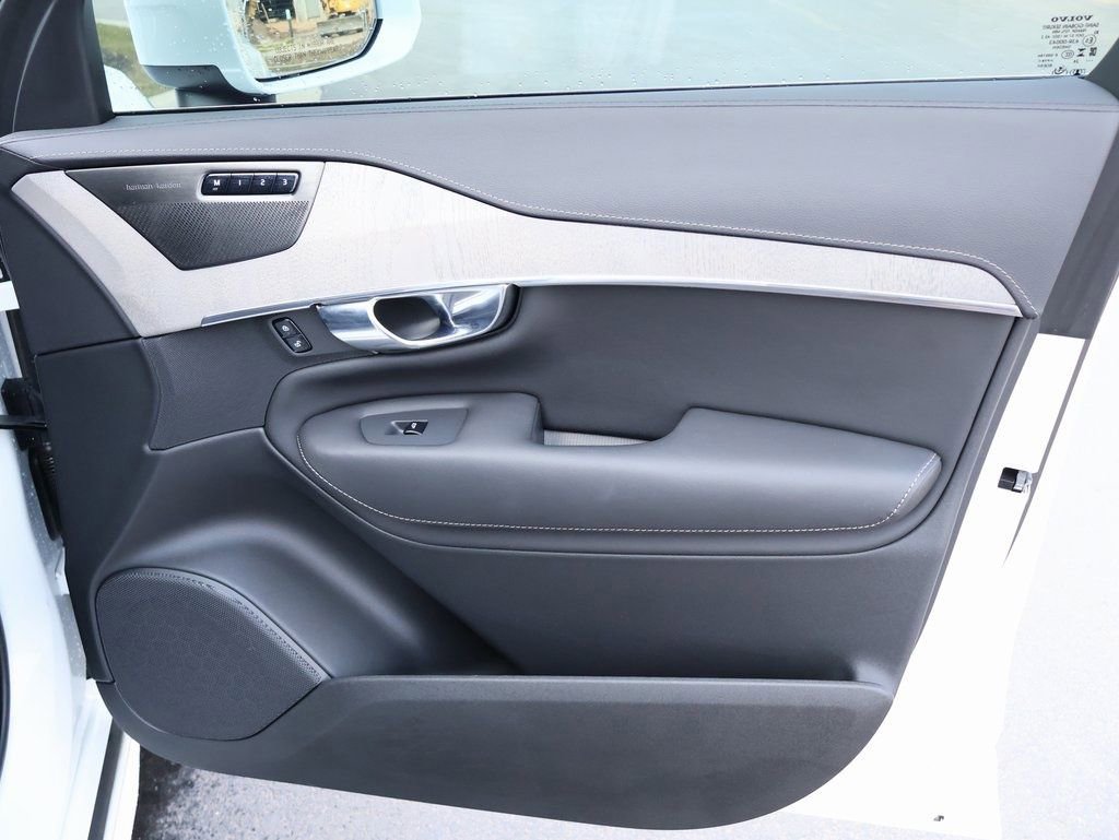 Used 2025 Volvo XC90 B6 Ultra w/ Protection Package Premier image 14