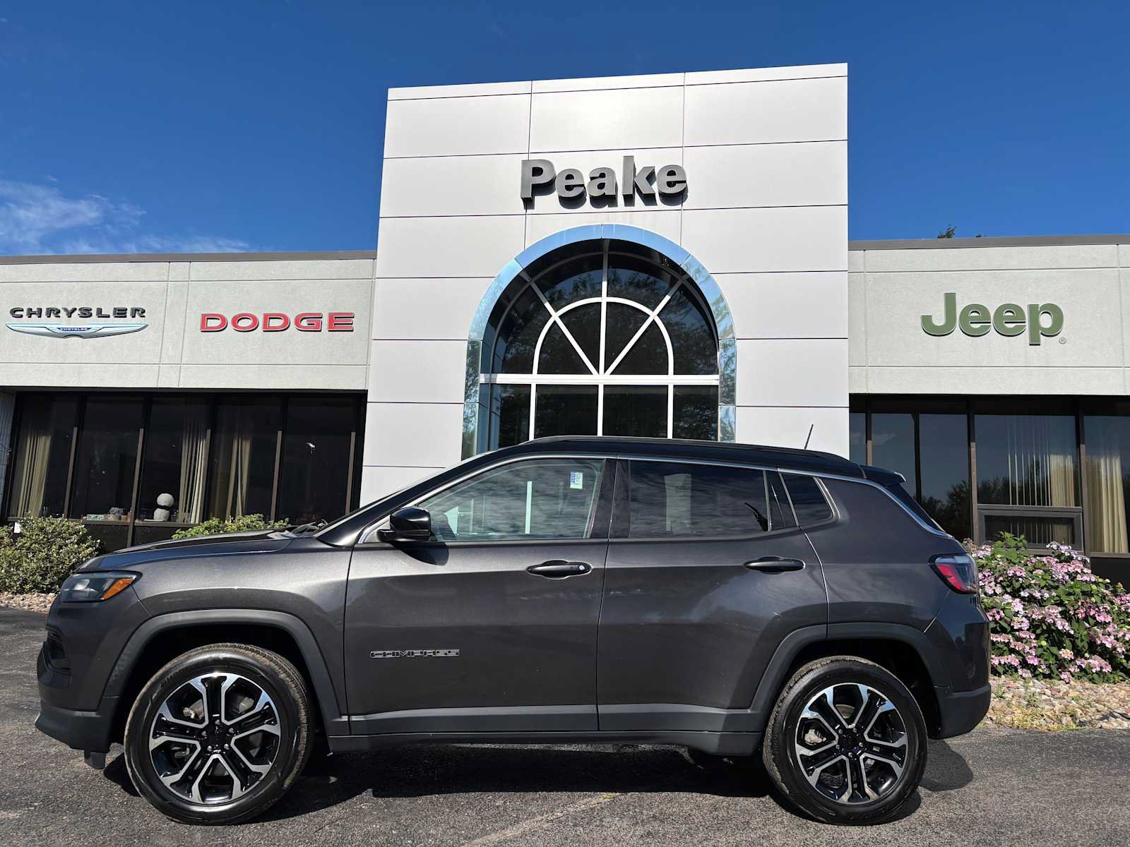 Used 2023 Jeep Compass Limited AWD/4WD image 3