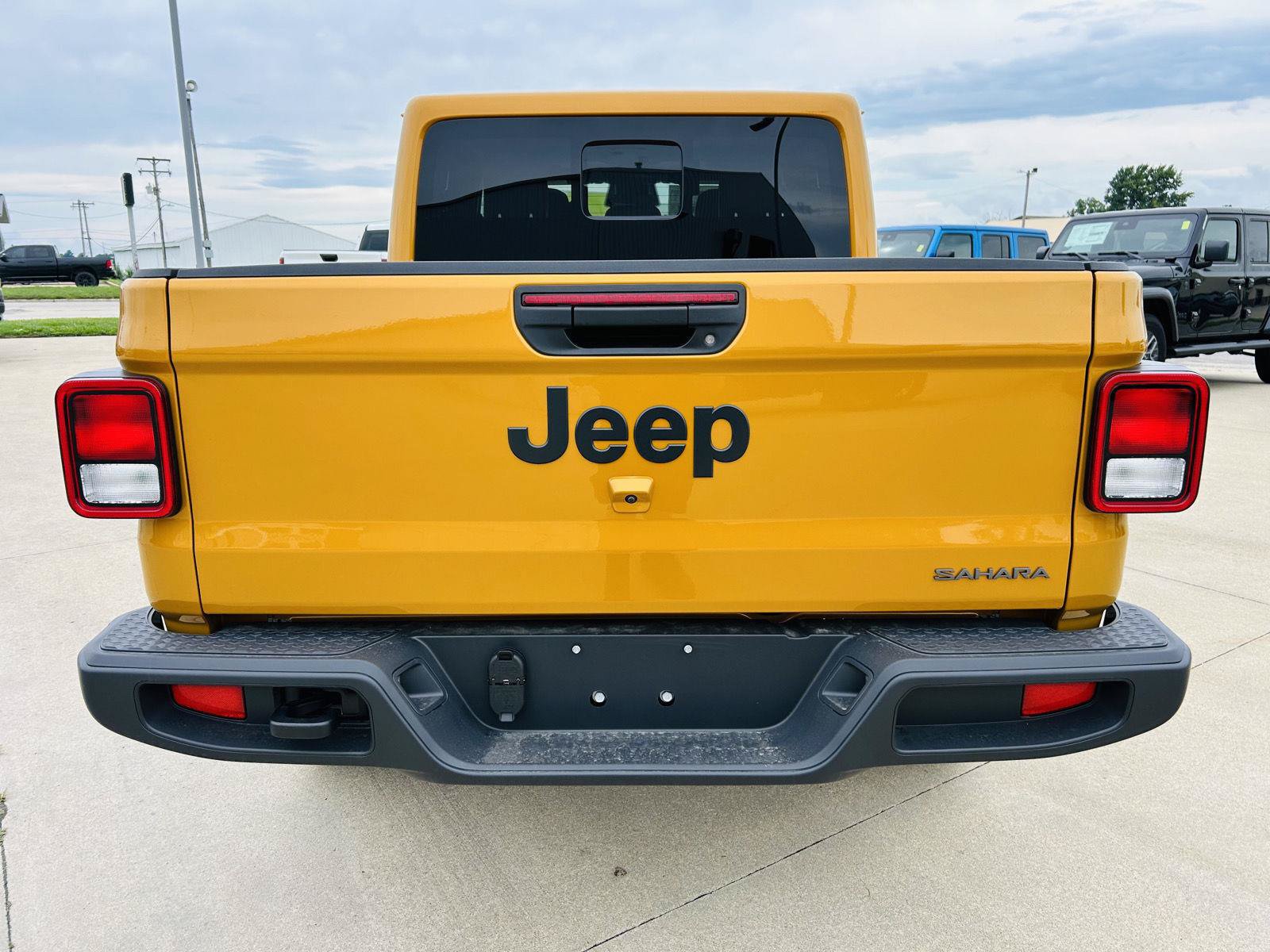 New 2026 Jeep Gladiator Sport AWD/4WD image 35