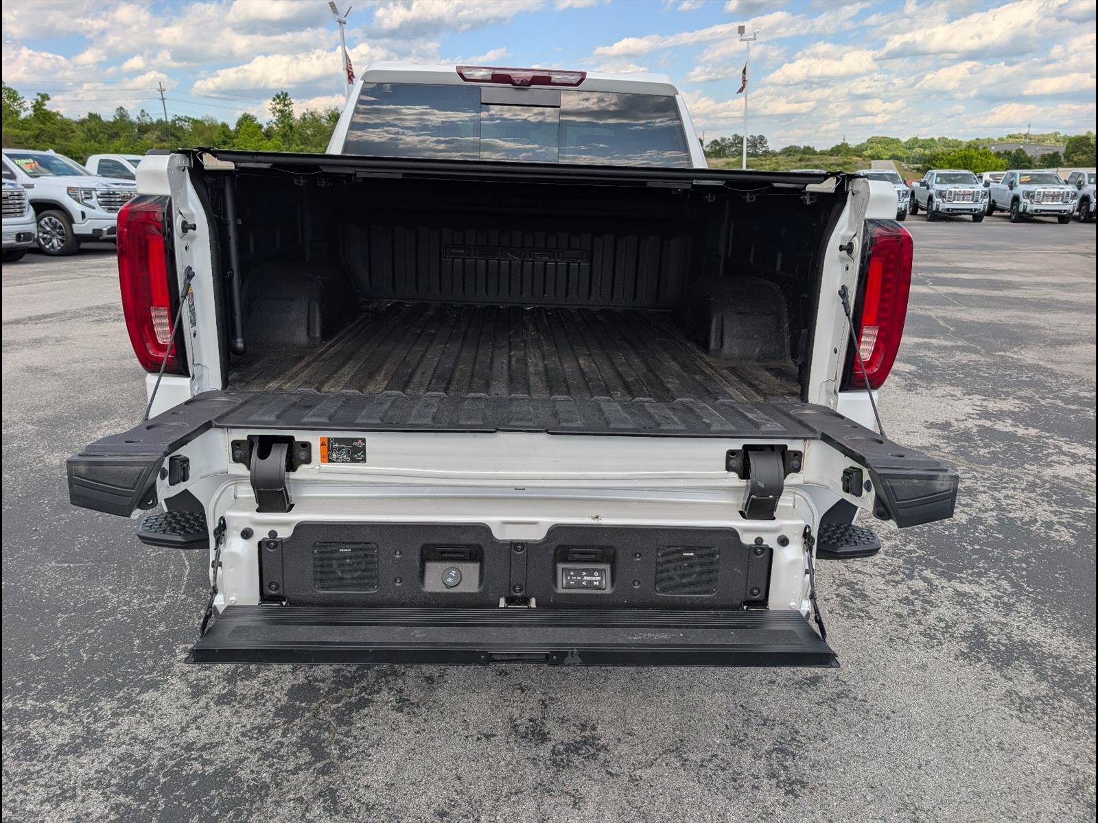 Used 2024 GMC Sierra 1500 Denali Ultimate AWD/4WD image 21