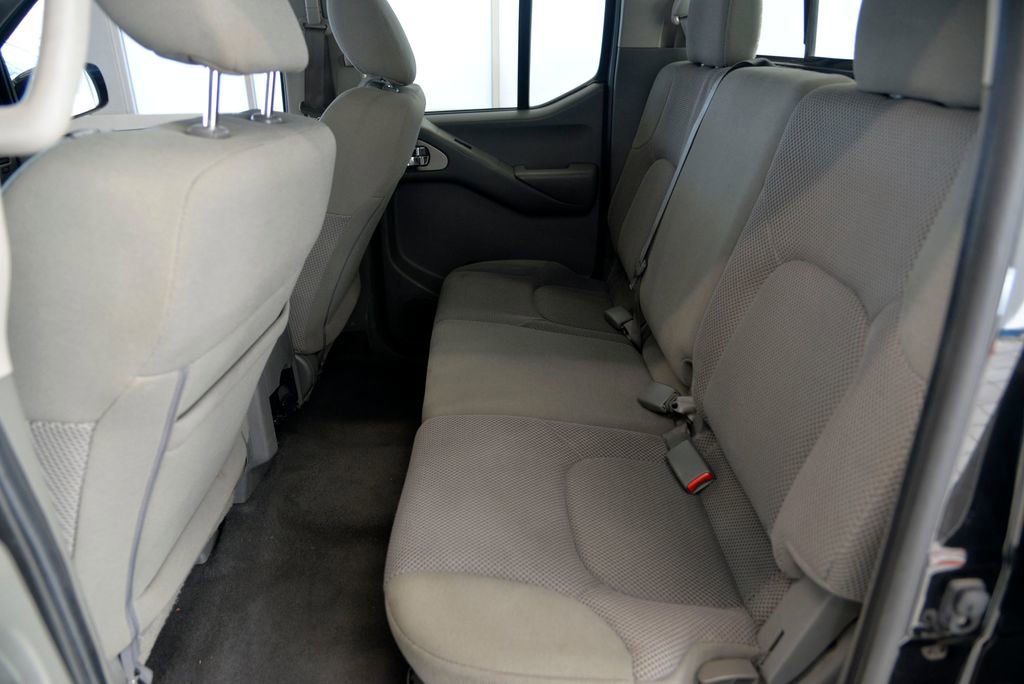 Used 2020 Nissan Frontier SV w/ Midnight Edition Floor Mats image 28