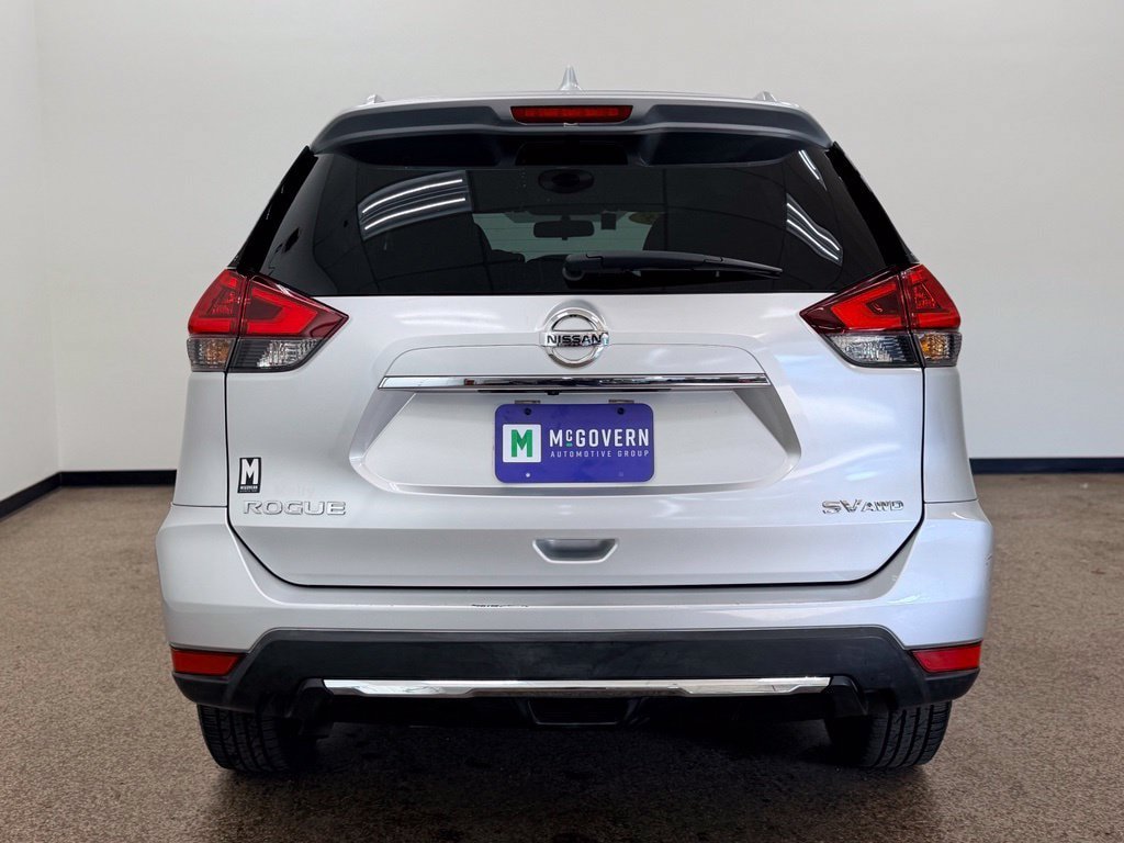 Used 2018 Nissan Rogue SV AWD/4WD image 4
