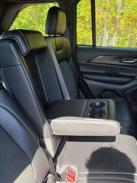 Used 2024 Jeep Grand Cherokee Altitude image 24