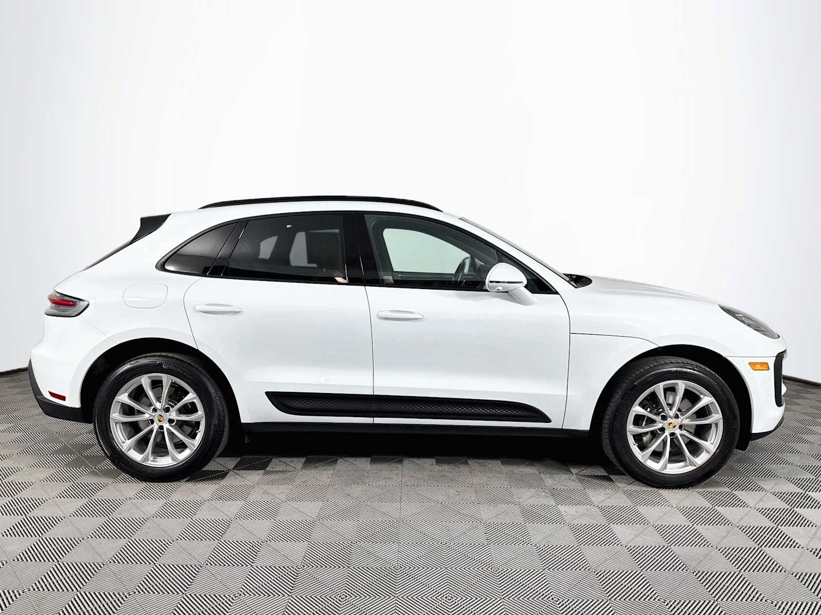 Used 2023 Porsche Macan Turbo AWD/4WD image 4